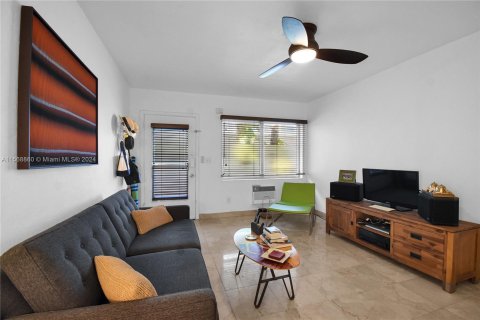 Condo in Miami Beach, Florida, 1 bedroom  № 1118446 - photo 6