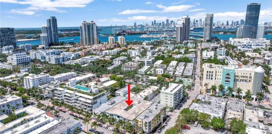 Condo in Miami Beach, Florida, 1 bedroom  № 1118446