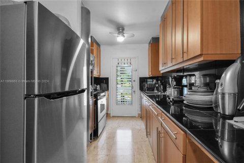 Condo in Miami Beach, Florida, 1 bedroom  № 1118446 - photo 7