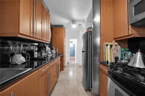 Condo in Miami Beach, Florida, 1 bedroom  № 1118446 - photo 9