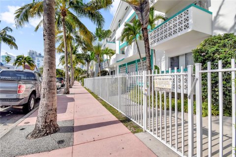 Copropriété à vendre à Miami Beach, Floride: 1 chambre, 65.03 m2 № 1118446 - photo 2