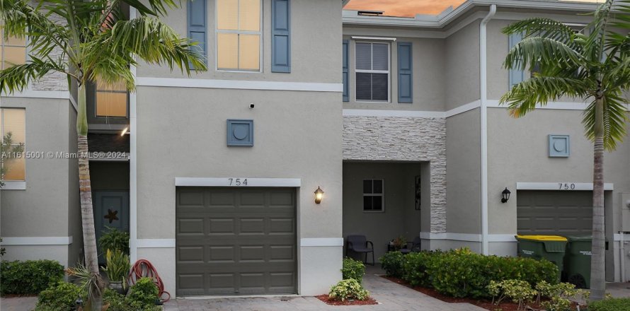 Townhouse in Homestead, Florida 3 bedrooms, 159.05 sq.m. № 1238375