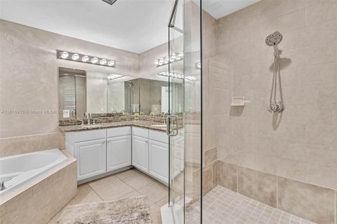 Copropriété à vendre à Aventura, Floride: 2 chambres, 122.07 m2 № 1238462 - photo 23