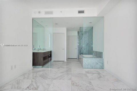 Copropriété à vendre à Miami, Floride: 2 chambres, 106.19 m2 № 1102759 - photo 13