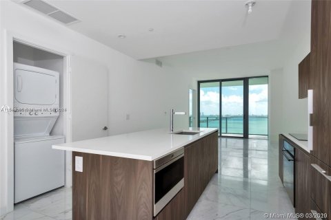 Condo in Miami, Florida, 2 bedrooms  № 1102759 - photo 5