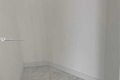 Condo in Miami, Florida, 2 bedrooms  № 1102759 - photo 18