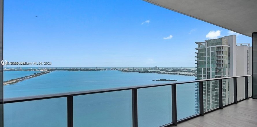 Condominio en Miami, Florida, 2 dormitorios  № 1102759