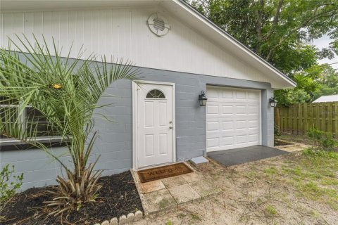 House in DeLand, Florida 3 bedrooms, 149.76 sq.m. № 1317844 - photo 1