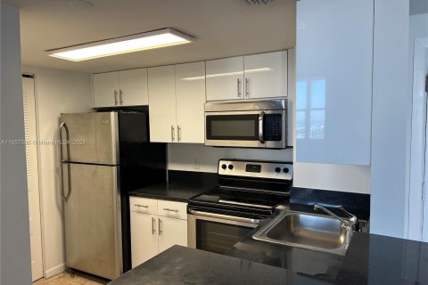 Condo in Miami, Florida, 1 bedroom  № 1357149 - photo 7