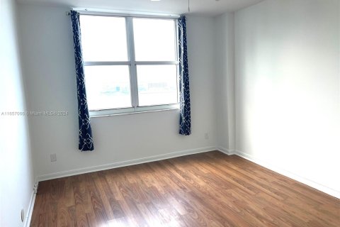 Condo in Miami, Florida, 1 bedroom  № 1357149 - photo 6