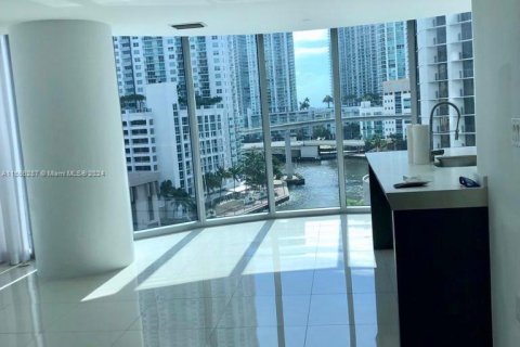 Condominio en venta en Miami, Florida, 3 dormitorios, 157.38 m2 № 1357172 - foto 2