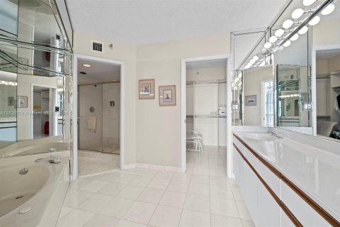 Condo in Aventura, Florida, 2 bedrooms  № 1306182 - photo 21