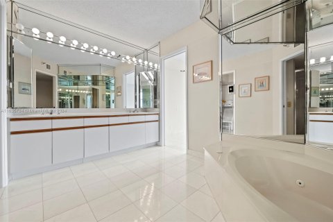 Condominio en venta en Aventura, Florida, 2 dormitorios, 134.43 m2 № 1306182 - foto 19