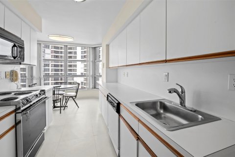 Condominio en venta en Aventura, Florida, 2 dormitorios, 134.43 m2 № 1306182 - foto 15