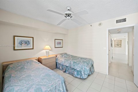 Condo in Aventura, Florida, 2 bedrooms  № 1306182 - photo 24