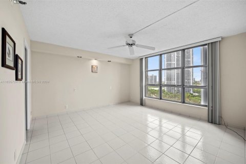 Condo in Aventura, Florida, 2 bedrooms  № 1306182 - photo 16