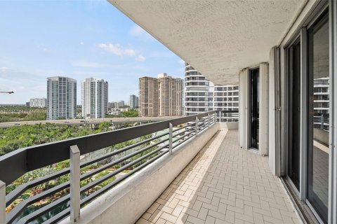 Condo in Aventura, Florida, 2 bedrooms  № 1306182 - photo 25