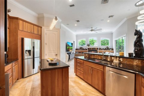 Villa ou maison à vendre à Orlando, Floride: 5 chambres, 340.39 m2 № 467441 - photo 15