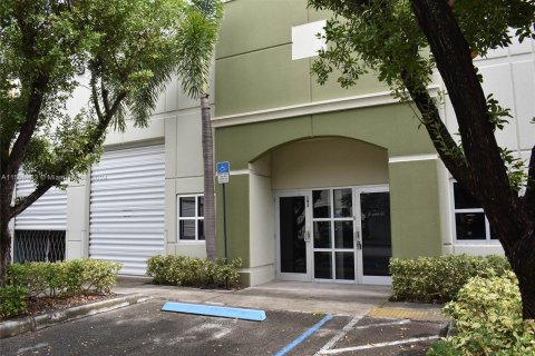 Купить коммерческую недвижимость в Суитуотер, Флорида № 1077678 - фото 2