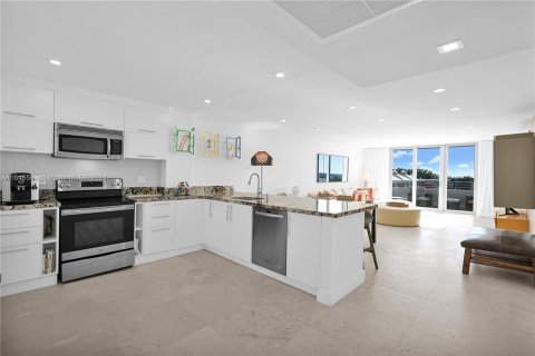 Condo in Miami Beach, Florida, 2 bedrooms  № 1329410 - photo 6