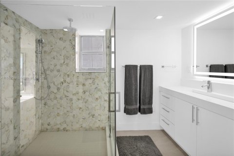 Copropriété à vendre à Miami Beach, Floride: 2 chambres, 120.87 m2 № 1329410 - photo 22