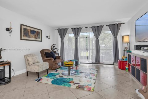 Copropriété à vendre à Coconut Creek, Floride: 2 chambres, 117.8 m2 № 1329408 - photo 10