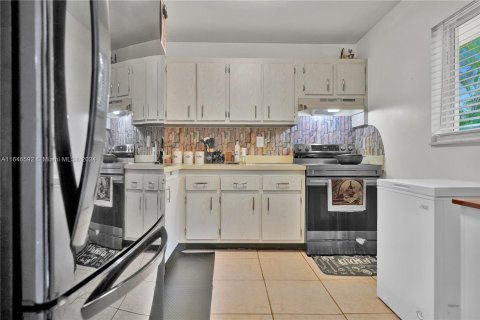 Condo in Miami, Florida, 1 bedroom  № 1329407 - photo 4