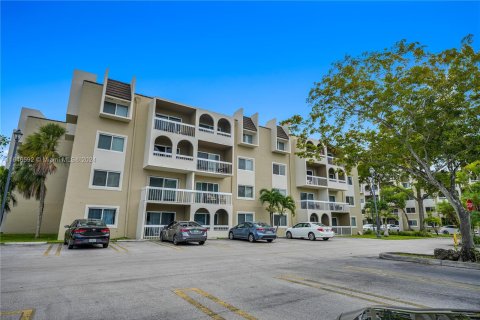 Condo in Miami, Florida, 1 bedroom  № 1329407 - photo 20