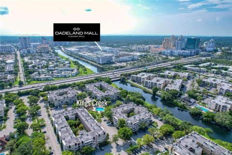 Condo in Miami, Florida, 1 bedroom  № 1329407 - photo 1