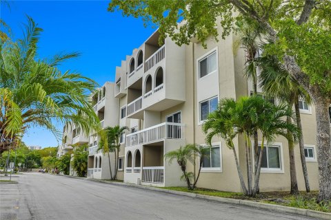 Copropriété à vendre à Miami, Floride: 1 chambre, 66.15 m2 № 1329407 - photo 2