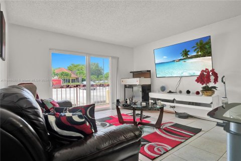 Condo in Miami, Florida, 1 bedroom  № 1329407 - photo 5