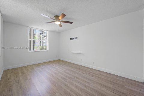 Condominio en venta en Dania Beach, Florida, 1 dormitorio, 67.54 m2 № 1233969 - foto 5