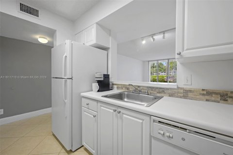Condominio en venta en Dania Beach, Florida, 1 dormitorio, 67.54 m2 № 1233969 - foto 3