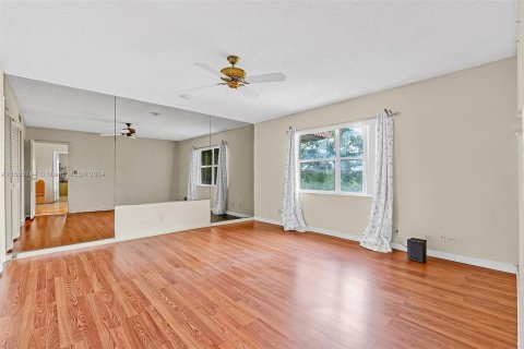 Condo in Lauderhill, Florida, 3 bedrooms  № 1228917 - photo 17