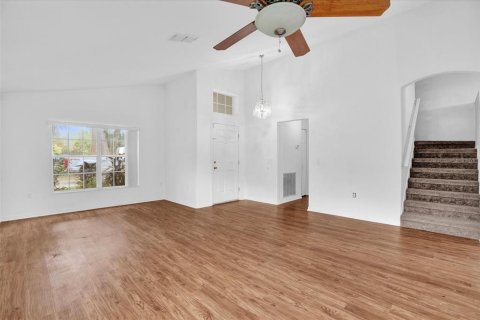 Villa ou maison à vendre à Sanford, Floride: 4 chambres, 191.94 m2 № 1341319 - photo 4