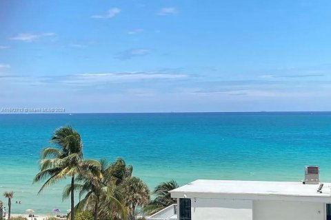 Condo in Miami Beach, Florida, 1 bedroom  № 1395091 - photo 13