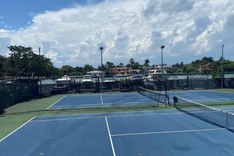 Condo in Miami Beach, Florida, 1 bedroom  № 1395091 - photo 26