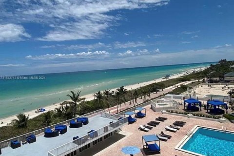 Condo in Miami Beach, Florida, 1 bedroom  № 1395091 - photo 12