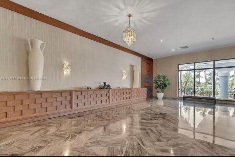 Condo in Miami Beach, Florida, 1 bedroom  № 1395091 - photo 17