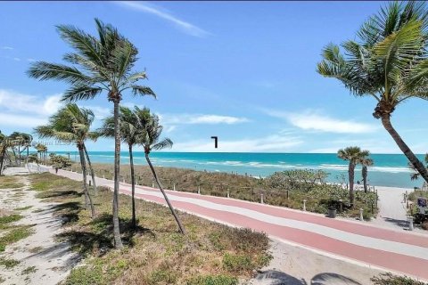 Condo in Miami Beach, Florida, 1 bedroom  № 1395091 - photo 2