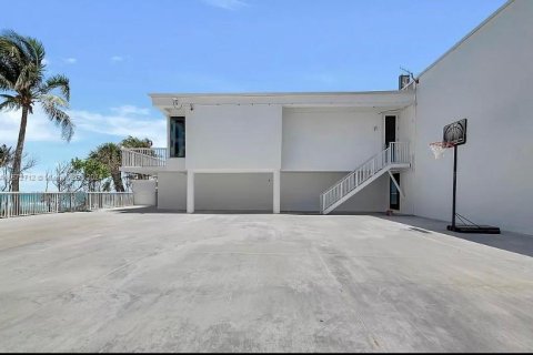 Condo in Miami Beach, Florida, 1 bedroom  № 1395091 - photo 27