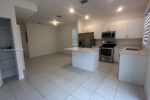 Casa en alquiler en Homestead, Florida, 3 dormitorios, 123.37 m2 № 1395134 - foto 12