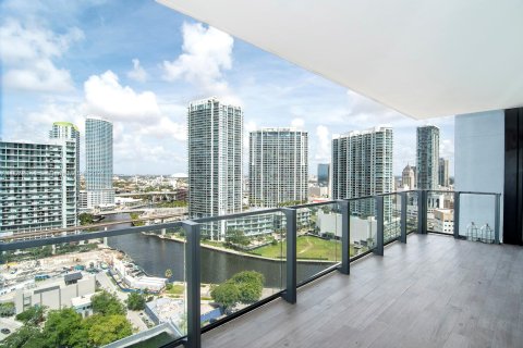 Condo in Miami, Florida, 2 bedrooms  № 1395054 - photo 1