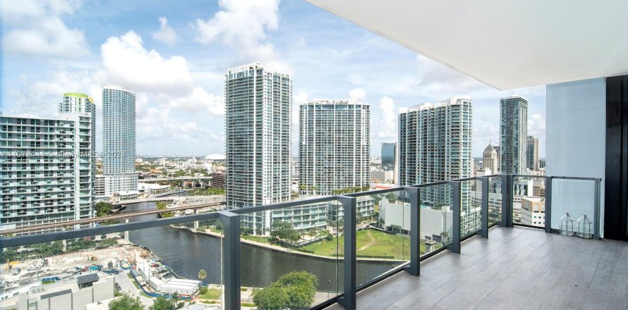 Condo in Miami, Florida, 2 bedrooms  № 1395054