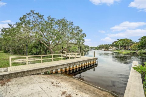 House in New Port Richey, Florida 5 bedrooms, 245.08 sq.m. № 1354099 - photo 27