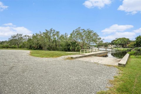 House in New Port Richey, Florida 5 bedrooms, 245.08 sq.m. № 1354099 - photo 21