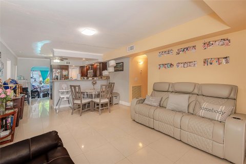 Casa en venta en Hollywood, Florida, 3 dormitorios, 183.48 m2 № 1316686 - foto 5