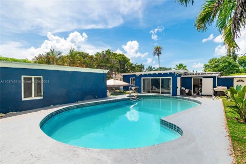 Casa en venta en Hollywood, Florida, 3 dormitorios, 183.48 m2 № 1316686 - foto 1