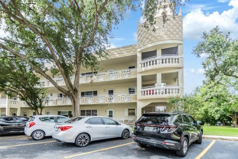 Copropriété à vendre à Clearwater, Floride: 2 chambres, 130.06 m2 № 1359287 - photo 1