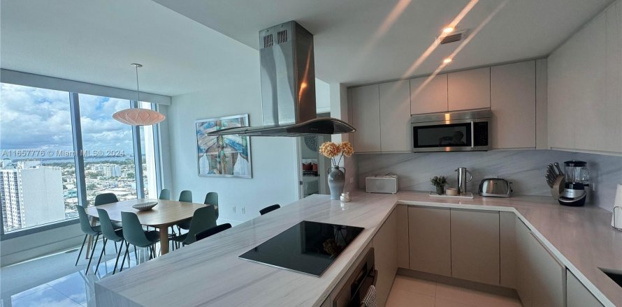 Condo in Miami Beach, Florida, 2 bedrooms  № 1391945